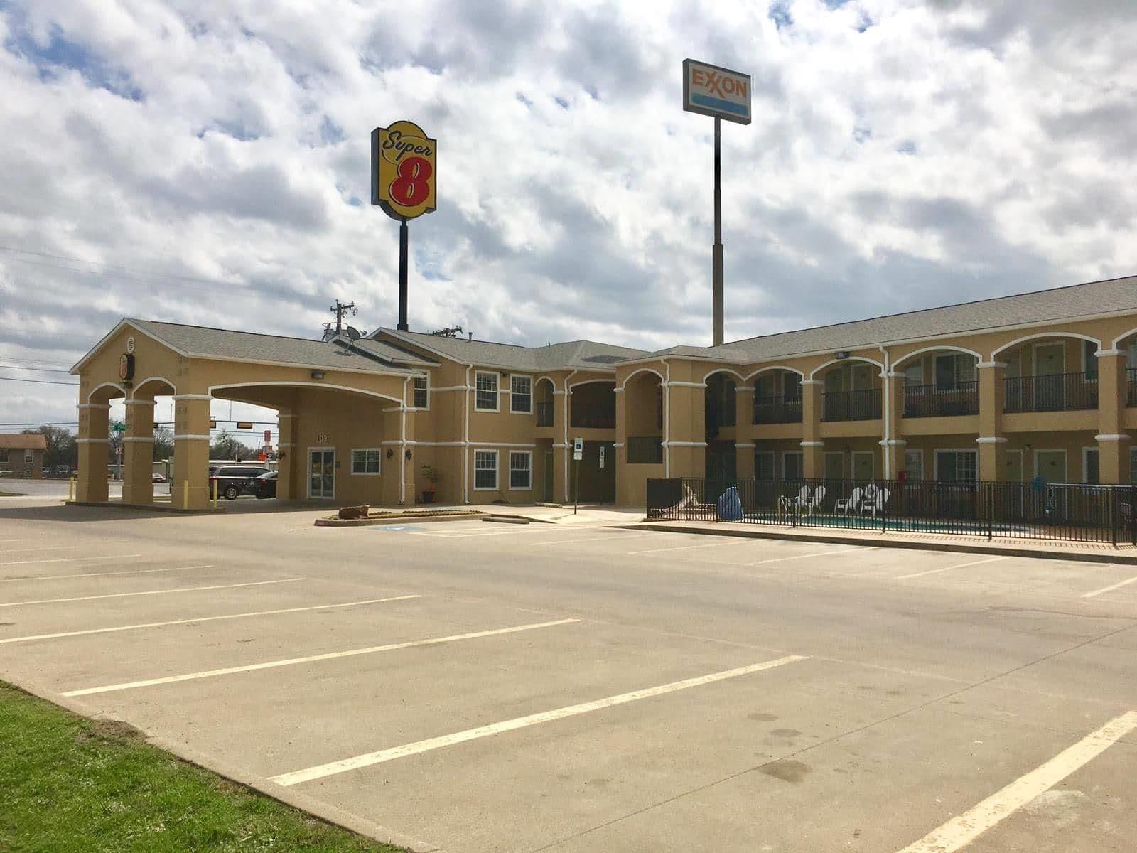 Super 8 By Wyndham Forney/East Dallas Hotel Exterior photo