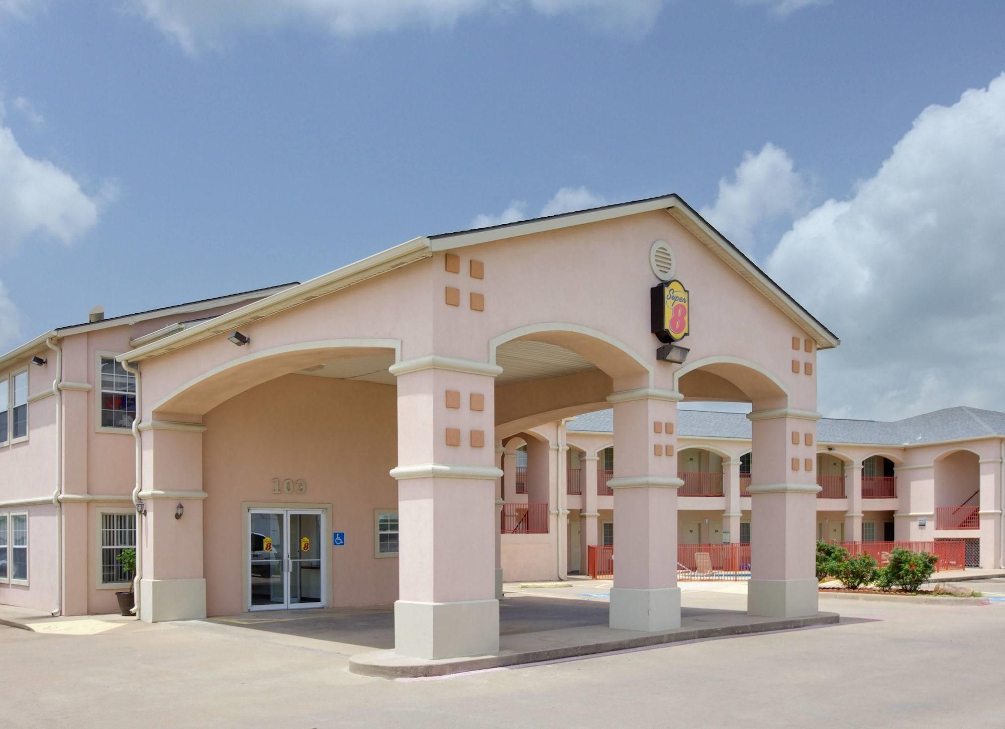 Super 8 By Wyndham Forney/East Dallas Exterior photo