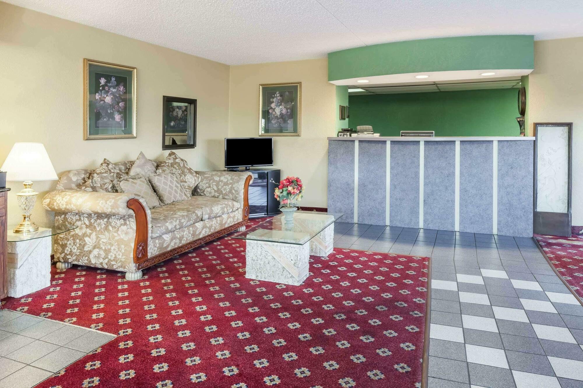 Super 8 By Wyndham Forney/East Dallas Exterior photo